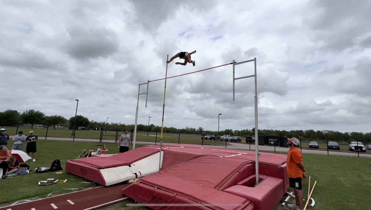 coachklintking's tweet photo. Congratulations to Area Champ @hcgota16 ! Great job continuing to compete each week!Headed to region next week! @BridgeCityHS #BeGreat #ChaseExcellence https://t.co/trfdlijr3z