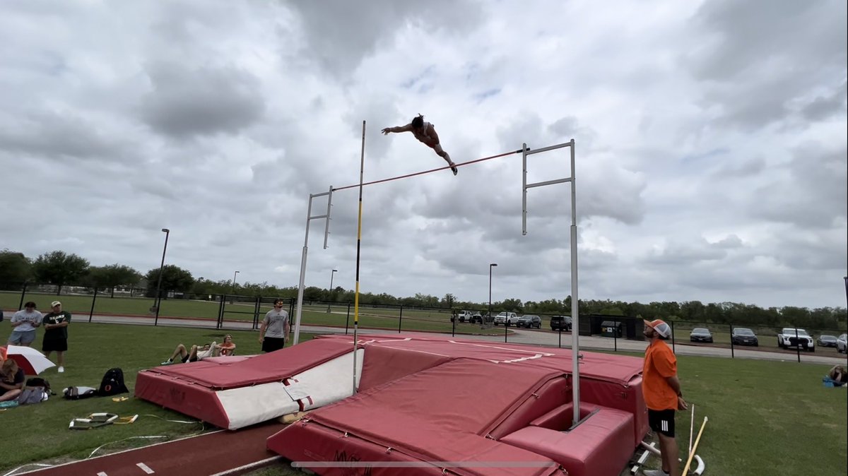 coachklintking's tweet photo. Congratulations to Area Champ @hcgota16 ! Great job continuing to compete each week!Headed to region next week! @BridgeCityHS #BeGreat #ChaseExcellence https://t.co/trfdlijr3z