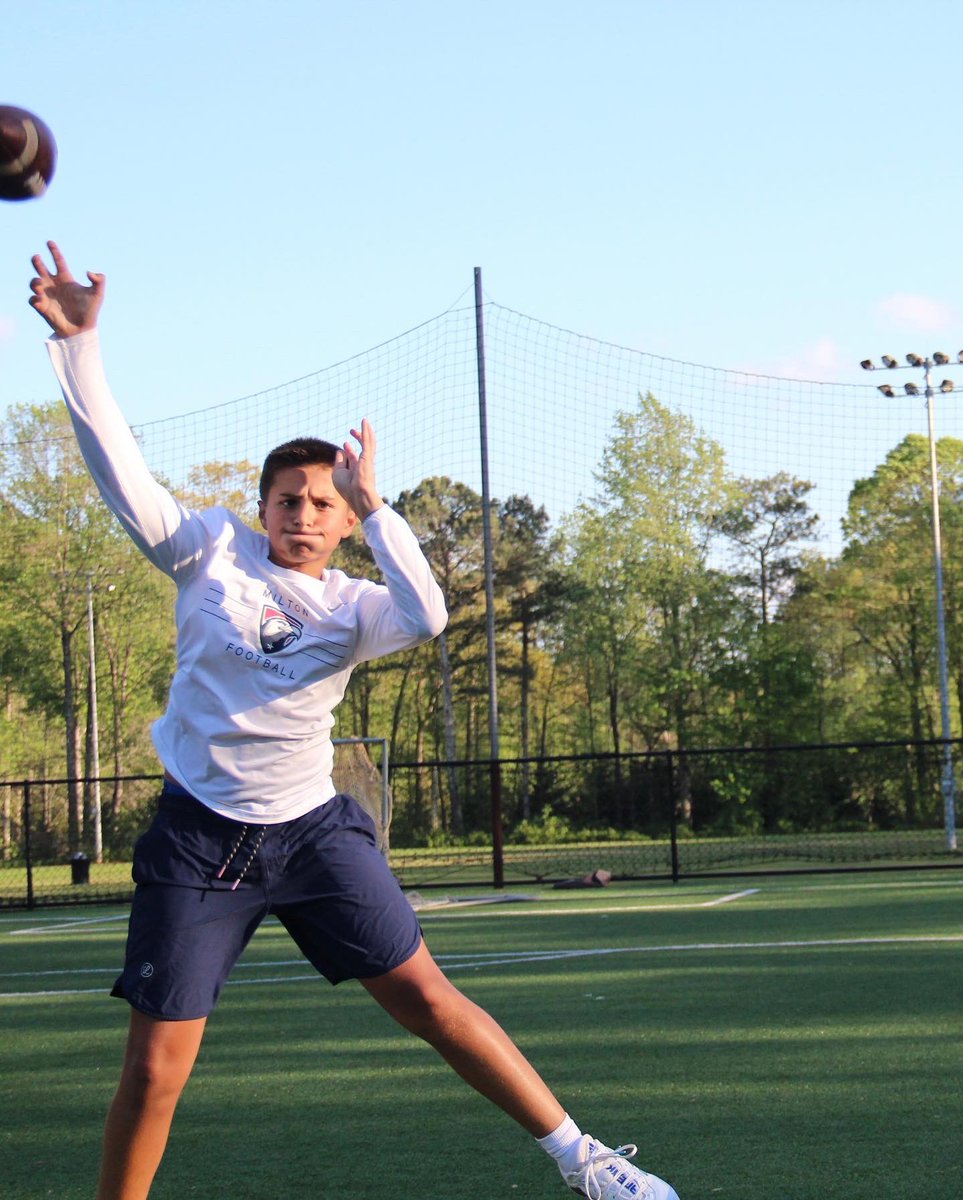 PiersonDegala's tweet image. Jumping into Thursday like….#trynewthings #spinittowinit @CoachBenReaves @rvfc10 @ChrisHixsonQB @coachclack23