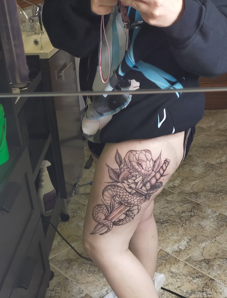 SugarCrash778's tweet photo. Estoy súper in love con mi nuevo tattoo😍 https://t.co/qMXi84j8fR