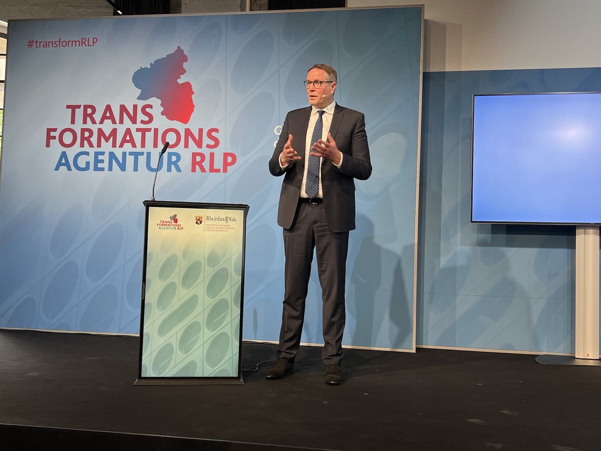 mastd_rlp's tweet image. Land, Gewerkschaften, Unternehmer, Bundesagentur für Arbeit und Weiterbildungsträger wollen Wandel der Arbeitswelt in #RLP gemeinsam meistern. Wir bedanken uns bei allen Partnerinnen und Partnern, die zum Kick-off der #Transformationsagentur beigetragen haben🤝
#transformRLP