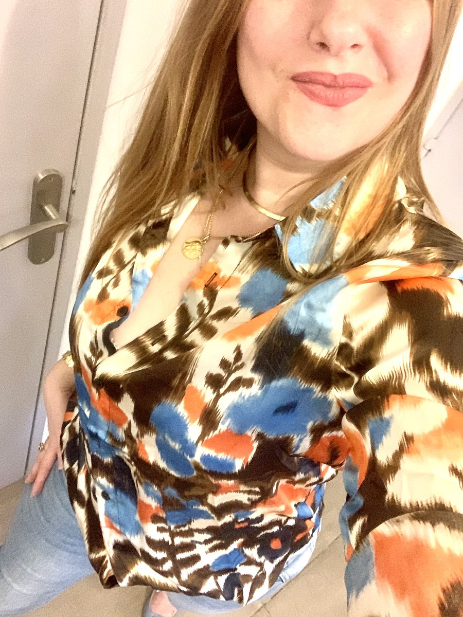 Scolu6's tweet photo. Chemisier fleuri neuf tons bleu, orange, marron, beige. Taille 36,38 ou 40. Tissu très fluide de qualité. #chemisier #chemisierfemme #chemisierfleuri #Blouse #blousefleurie #modefemme #modefashion #vetementfemme https://t.co/XjBkD0xf9r