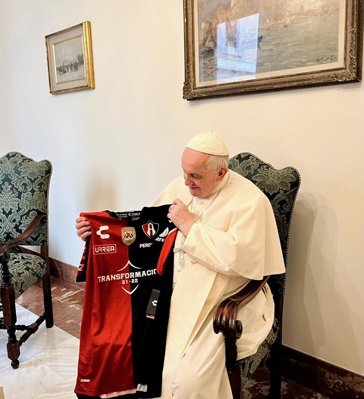 ¡De México para el mundo! Gracias <a href="/Pontifex_es/">Papa León XIV</a> por recibir la playera del Campeón. ❤️🖤 Abrazo fuerte de parte de la familia Rojinegra.