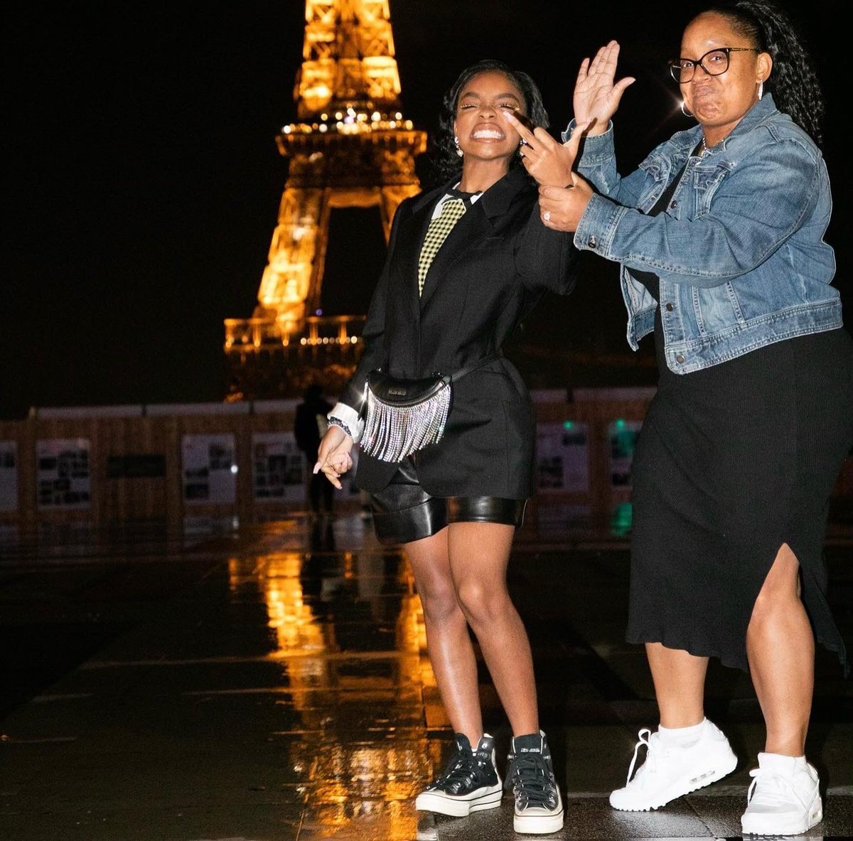 marsaimartin's tweet photo. Happy Bday to the dopest!! I love you momma♥️♥️ https://t.co/OFpPHi0xGf