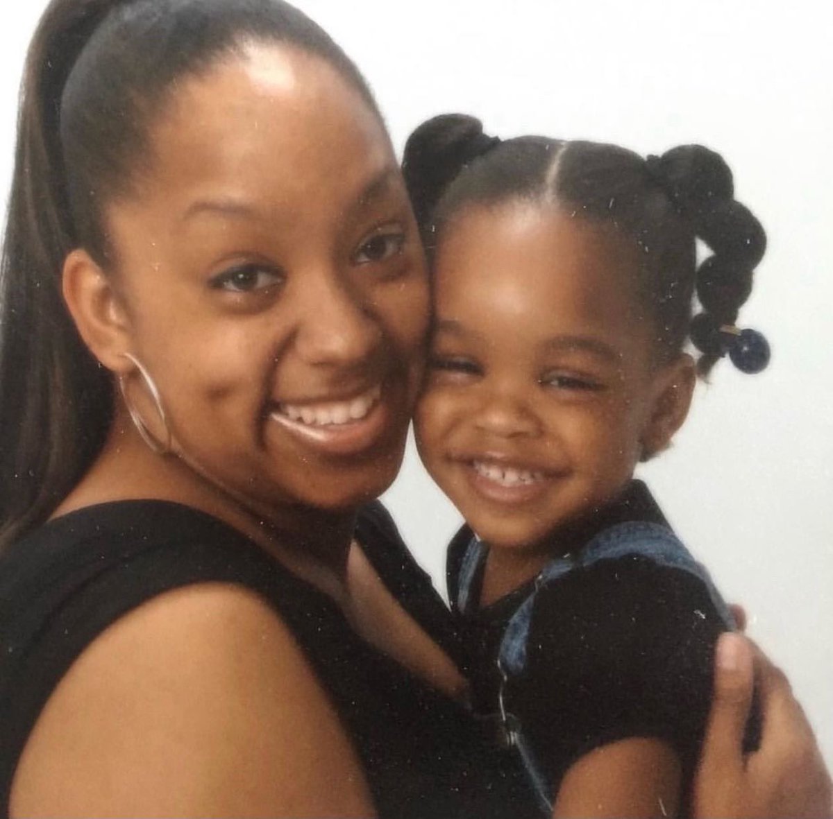 marsaimartin's tweet photo. Happy Bday to the dopest!! I love you momma♥️♥️ https://t.co/OFpPHi0xGf
