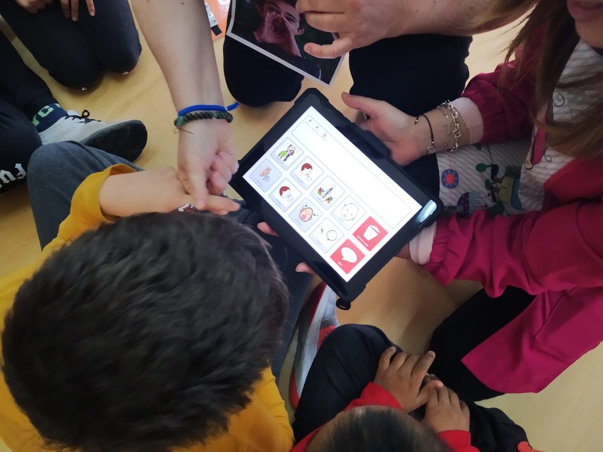 ZERMestral's tweet photo. 👉🏻Avui primera sessió de la unitat didàctica amb propostes DUA amb l’alumnat de CM de l’ESCPortRodó i de l’EVC @fundaciompla , un pas més en el nostre 🙌🏻Projecte d’Inclusió i en el pilotatge DUA https://t.co/7LSBNWuUQF