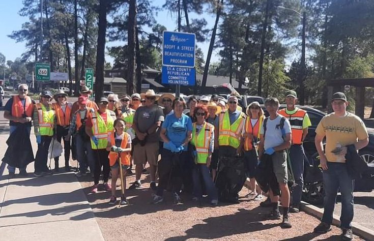 LoriMillsAZ's tweet photo. ❤ This amazing group of volunteers! #Payson #gcrc #gilagop
#GOP #AZGOP #volunteer #streetcleanup #Azrepublicans https://t.co/uHFQtCTkt4