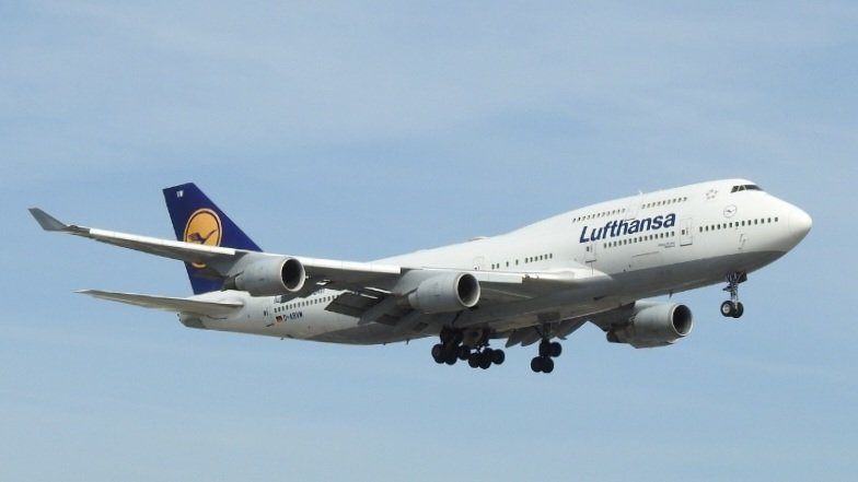 veryboeing's tweet photo. Lufthansa #B747 -430 #DABVW CYYZ https://t.co/YP0jGqgtwP