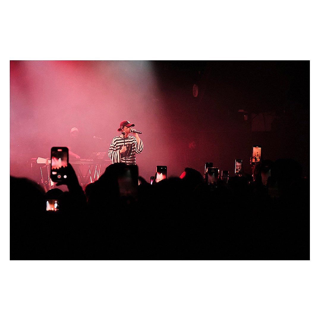 "It's a belgian bear/teddy.🧸" Keshi
(<a href="/keshimusic/">keshi</a>) HELL/HEAVEN EU
Tour at <a href="/lamadeleinebe/">La Madeleine</a> part.2 |
Thank you so much
<a href="/GREENHOUSE_TLNT/">Greenhouse Talent BE</a> ✨
📰 for <a href="/MIAconcept_/">MIA concept</a> 
#hhbrussels #Keshi #hellheaven
#hellheaventour #madeinasiaconcept
#lamadeleine
#brussels #concertphotography