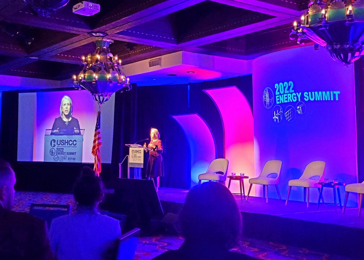 Started my morning at the 2022  @USHCC Energy Summit...Special thanks to @SynRenee, @CLeRoyCavazos, @RAConomics for the invitation to sing the National Anthem...