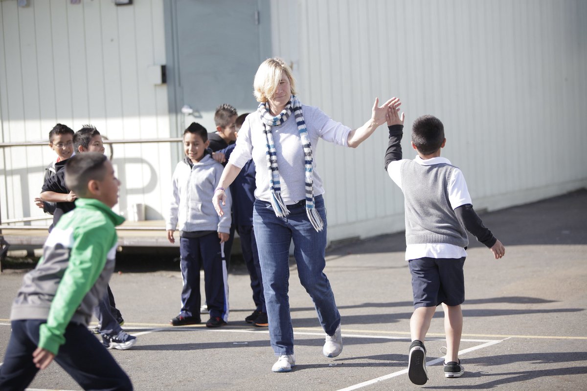 Playworks's tweet photo. Across the country, Playworks coaches, staff, Junior Coaches, partners, and friends give high fives as a show of support and community. This #NationalHighFiveDay, we challenge you to share some joy with a high five, air five, or fist bump! ✋ https://t.co/QvcjeY5KoL