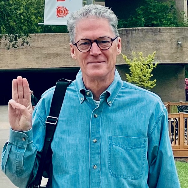rsterken's tweet photo. Wearing a blue shirt today to stand in solidarity with political prisoners in Myanmar. There are nearly 10,000 political prisoners in Burma today - they must be released! #BlueShirt4Burma #WhatsHappeningInMyanmar #Myanmar #UWinTin https://t.co/rIwAxu9BAg