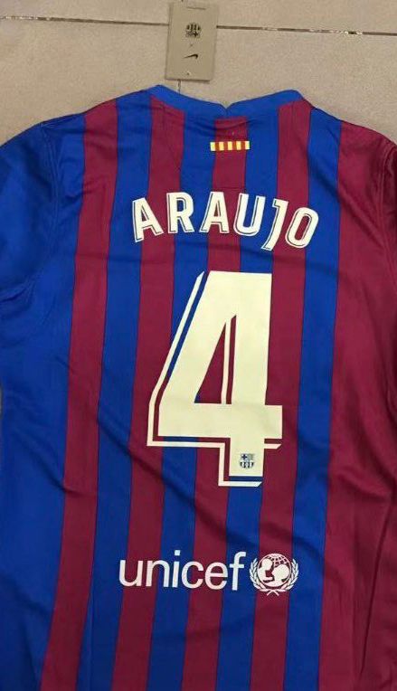 ¡Tenemos SORTEO para celebrar su renovación! 🔵🔴

Si Ronald Araujo marca ante la Real Sociedad, sorteamos su camiseta entre todos los que den RT a este tweet y sigan a .@FootballSpot10 y a .@Sempre_Cules

Envíos a todo el mundo ✈️