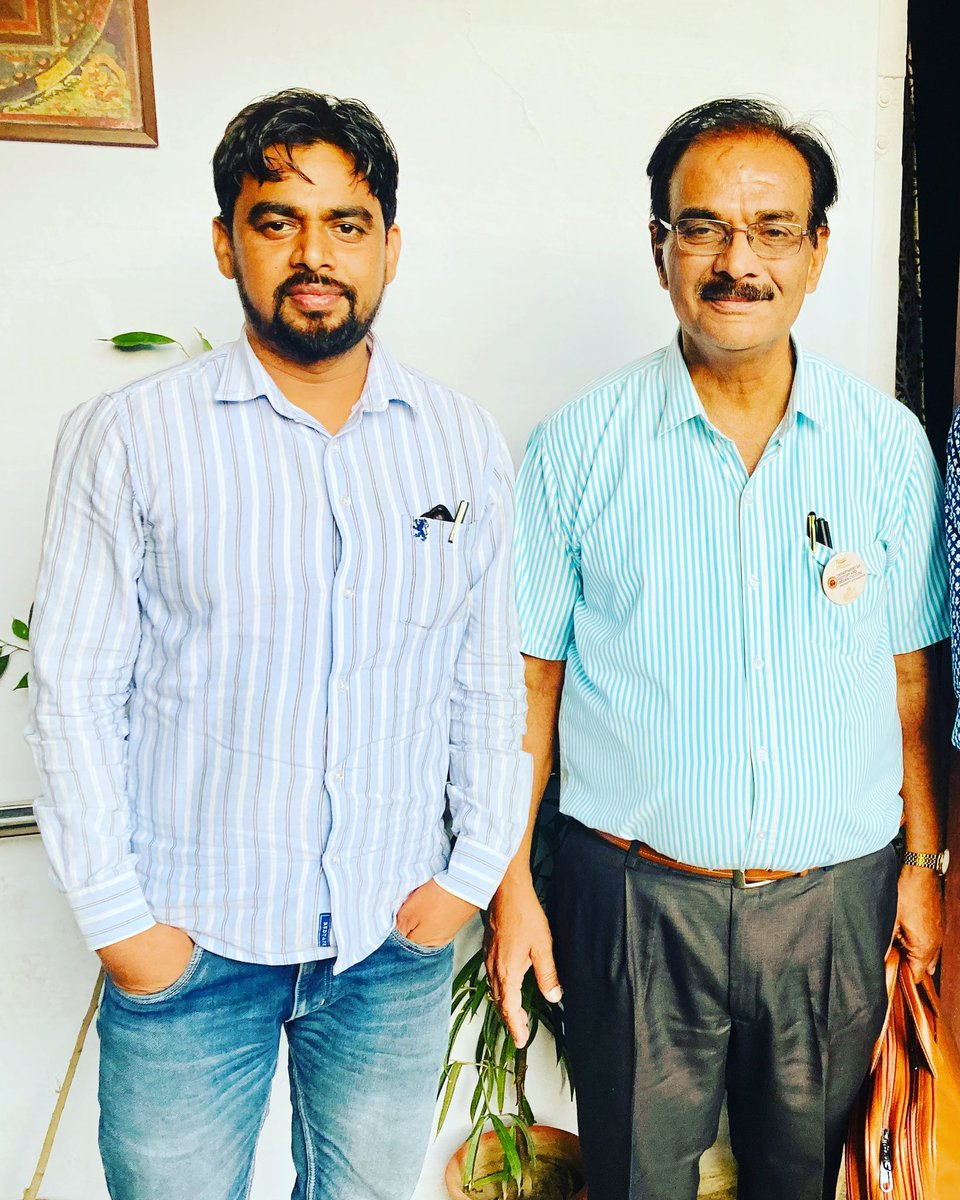 NAVALKISHORMA15's tweet photo. “इतिहास को पढ़ा जरूर है पर इतिहास को अनुभव आज किया है “
इतिहास विभाग , राजस्थान यूनिवर्सिटी में महान इतिहासकार प्रोफ़ेसर हुकुम चंद जैन सर से अविस्मरणीय मुलाक़ात । https://t.co/SdkUvyl8iL