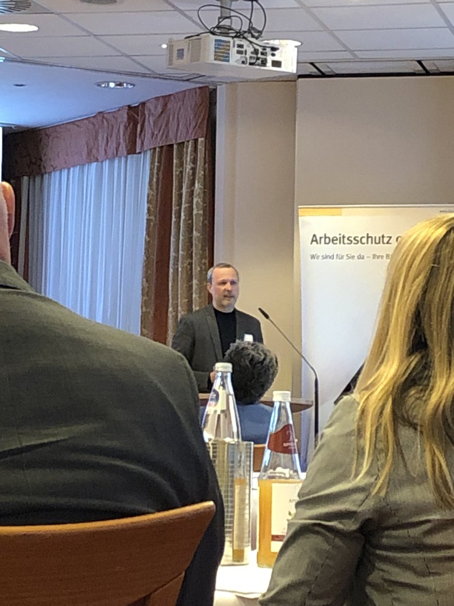 BARMER_ST's tweet image. Prof. Dr. Patrick Jahn von der @unimedhal sagt, man müsse bei Pflegekräften digitale Kompetenzen aufbauen. Dafür wünscht er sich unter anderem, dass regionale Future Care Labs aufgebaut werden.