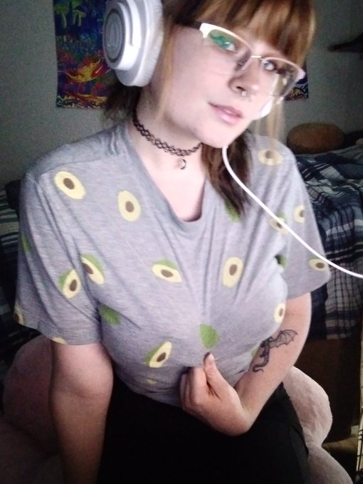 Little shirt on or off? https://t.co/RBDHFKgKRM