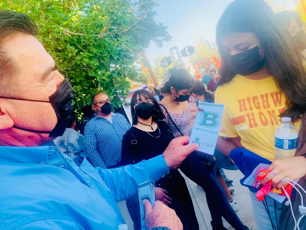 COBACHChihuahua's tweet photo. Cobach presente en ”Juntos en tu Colonia” programa encabezado por la gobernadora @MaruCampos_G , donde participamos llevando a las familias juarenses la oferta educativa de nuestra institución, en sus diferentes modalidades.
#JuntosSíPodemos
#YoSoyCobach💚 https://t.co/XDZeUiOJUO