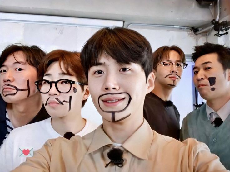 seonholuvs's tweet photo. they will forever be my favorite, our ot6 :( https://t.co/er1cAWRoPT