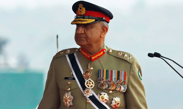 STahirkhani's tweet photo. اعلی عدلیہ اور پاک آرمی کے خلاف سازشی مہم چلانے اور قوم کو بغاوت پر اکسانے پر
تحریک انصاف پر تاحیات پابندی عائد کی جائے
محب وطن قوم کا مطالبہ

#فوج_عدلیہ_مخالف_مہم_نامنظور https://t.co/rv5oSW25bQ