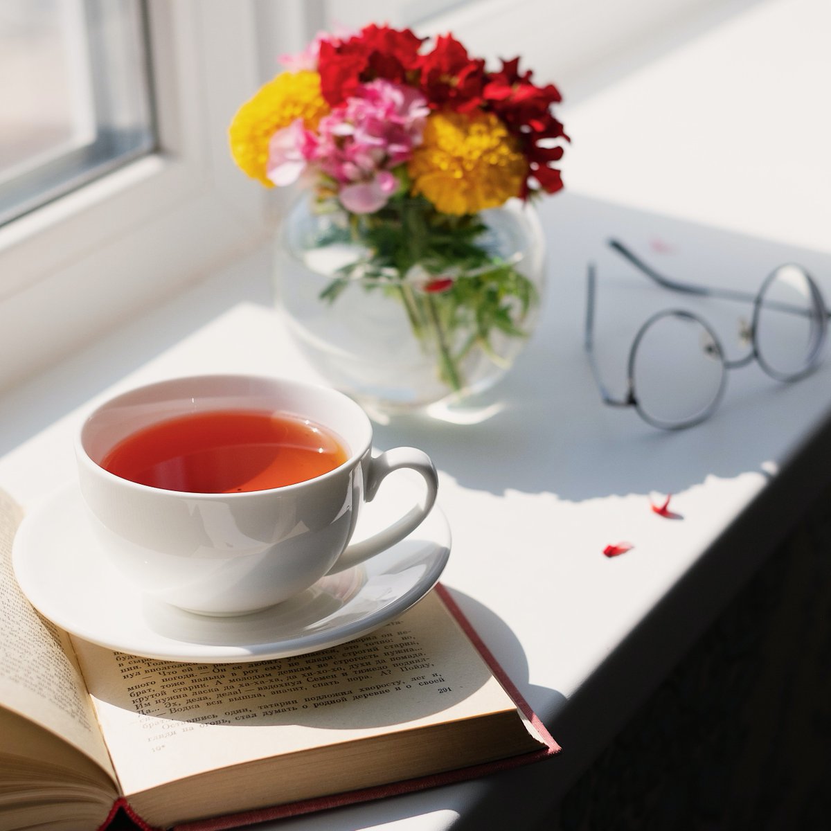 SleepWaveFM's tweet photo. Today is #NationalTeaDay ☕️

Did you know caffeine in tea can reduce sleep time, efficiency, and satisfaction levels.

Why don't you try a caffeine-free alternative tonight whilst listening to our podcast. 😴 https://t.co/49IMmeKIDR