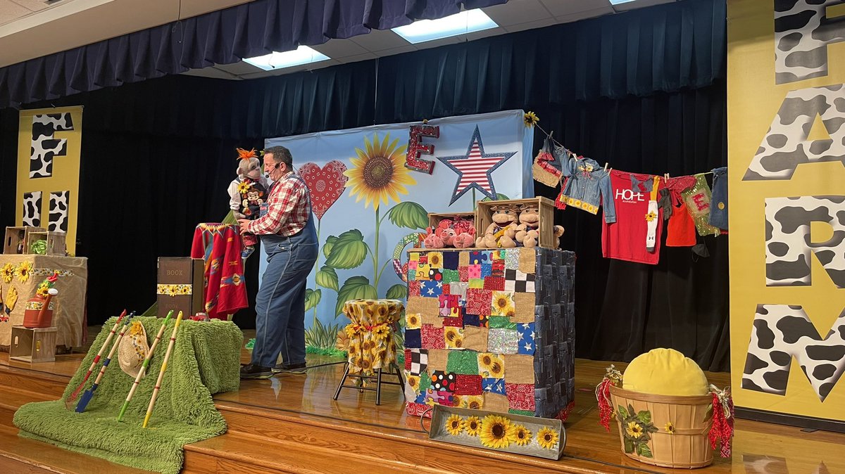 Huge thank you to our <a href="/DCEPTO/">DCE PTO</a> for bringing @dennis_lee to @DCEtrailblazers  AMAZING stuff for our souls! ❤️