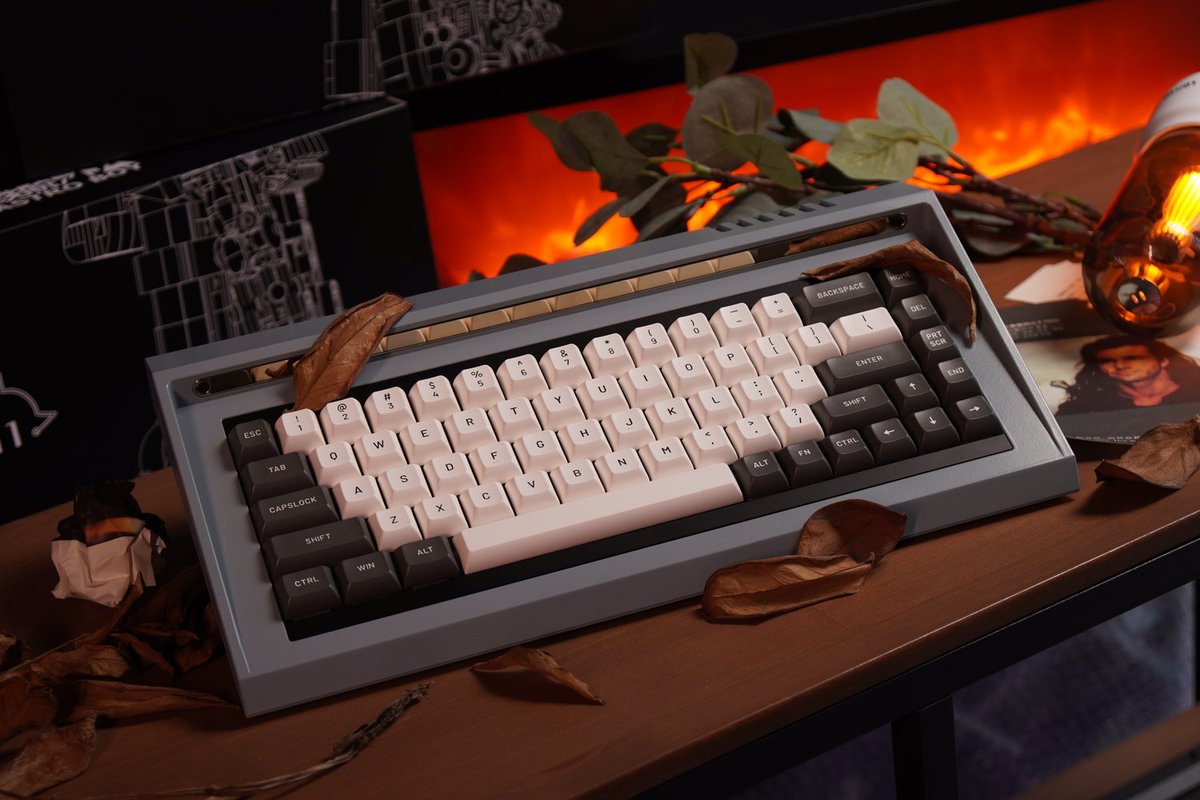 eloquentclicks's tweet photo. ¡Hoy os traemos algo diferente!

Hemos abierto el Interest Check del VINTAGE60, un teclado inspirado en máquinas de escribir o los viejos teclados IBM.

Con distribución completamente intercambiable (HHKB, 60%, 65%...) y con su propio beamspring 
 https://t.co/6jqLoc4dEX https://t.co/OXEEdMB3I3