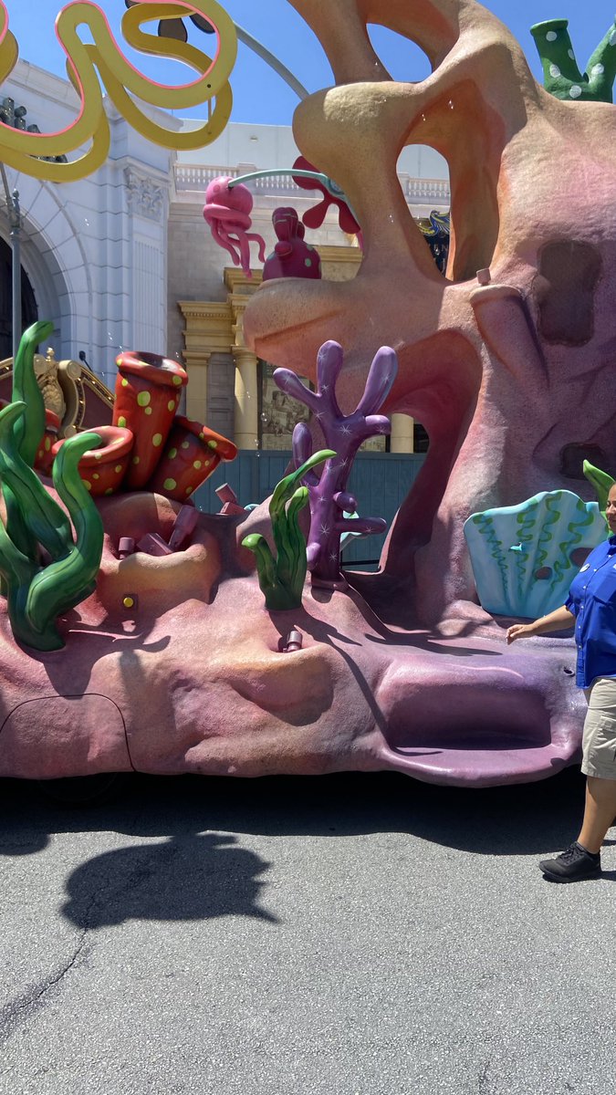 Walking the day away in Universal Studios!#springmeout#madigras #springbreak2022 ⁦<a href="/ptbeachsuper/">Will Smith</a>⁩ ⁦<a href="/AntrimSchool/">Tara Weber</a>⁩ ⁦<a href="/StecchiniM/">Michelle M. Stecchini</a>⁩