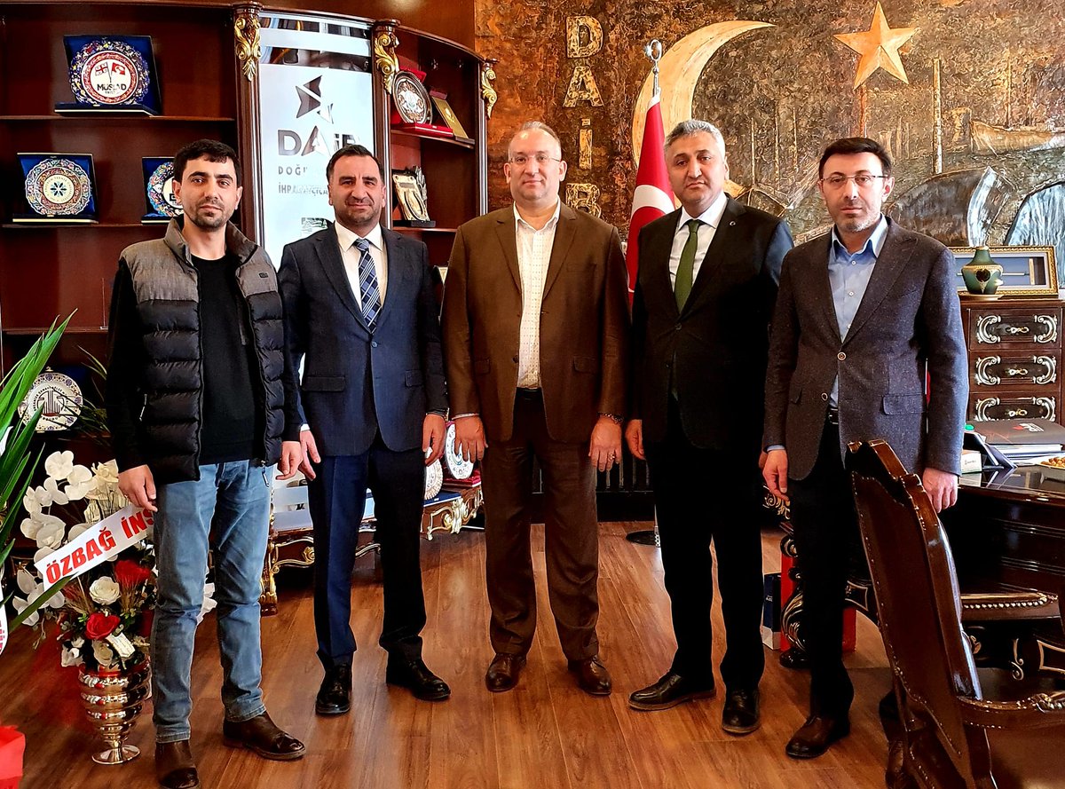 ErzurumTded's tweet photo. Şube Başkanımız Murat Ertaş ile yönetim kurulu üyelerimiz Murat Güven, Dilaver Canlar ve İsa Pilgir DAİB (Doğu Anadolu İhracatçılar Birliği) başkanlığına yeniden seçilen Ethem Tanrıver'e hayırlı olsun ziyaretinde bulundu.
#daib https://t.co/BKMdicDLcR