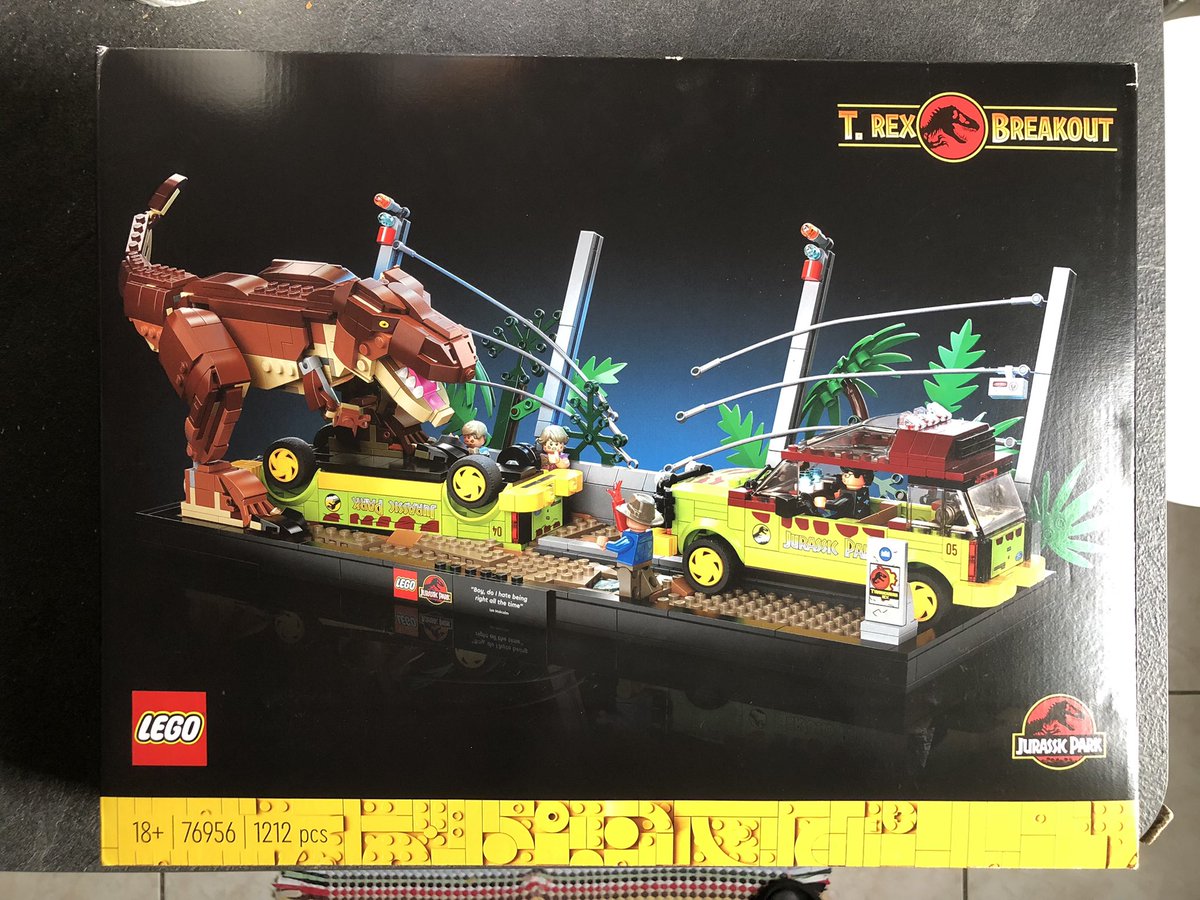 Fuzzyraptor's tweet photo. Surprise de Monsieur Fuzzy π€©ππ #JurassicPark #LEGO #Trex #TrexBreakout https://t.co/NESslOumjO