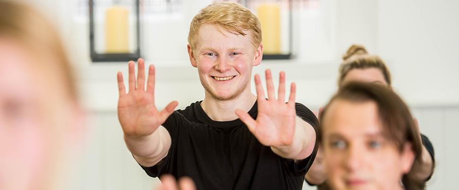 Cardiff's new BA Commercial Dance are hosting a free day of dance workshops for students interested in dance, musical theatre or performing arts
📆Tuesday 3rd May
📍The Dance House, Cardiff Bay
🚌Transport will be provided by UWTSD
Email 📧 wavda@uwtsd.ac.uk to book your place