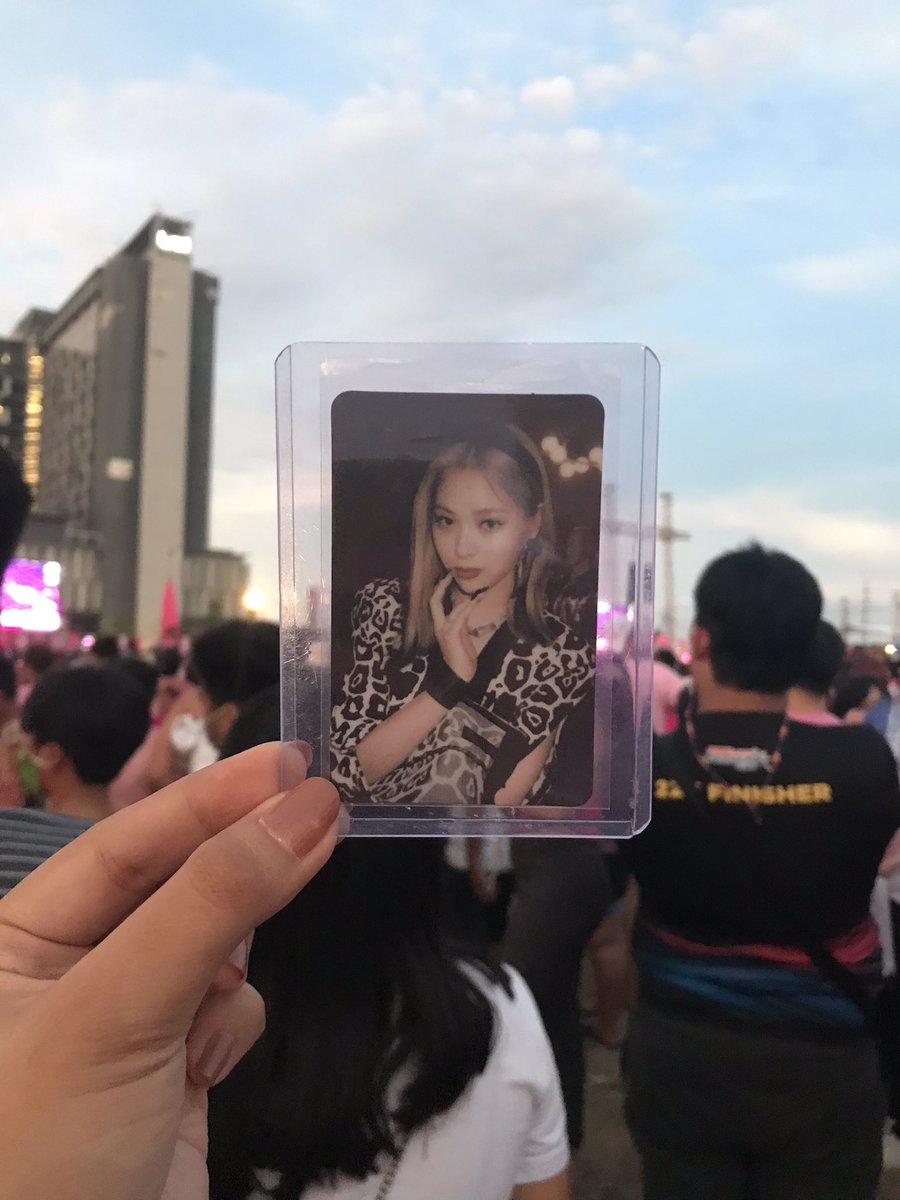 frtzvnbl's tweet photo. finally!! first time out for my ryujin pc :> #KPopStans4LeniKiko #CEBOOM https://t.co/f6wPW09HM9