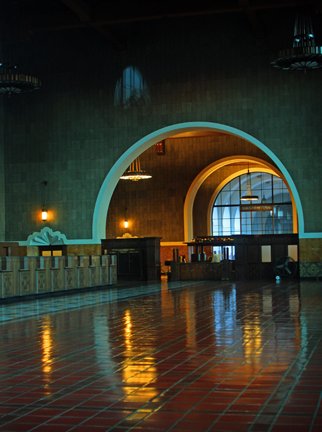 Union Station @DTLA @unionstationla #PhotoOfTheDay #PhotographyIsArt #PhotographyDay #LosAngeles #streetphotography #photography #eastofwestla