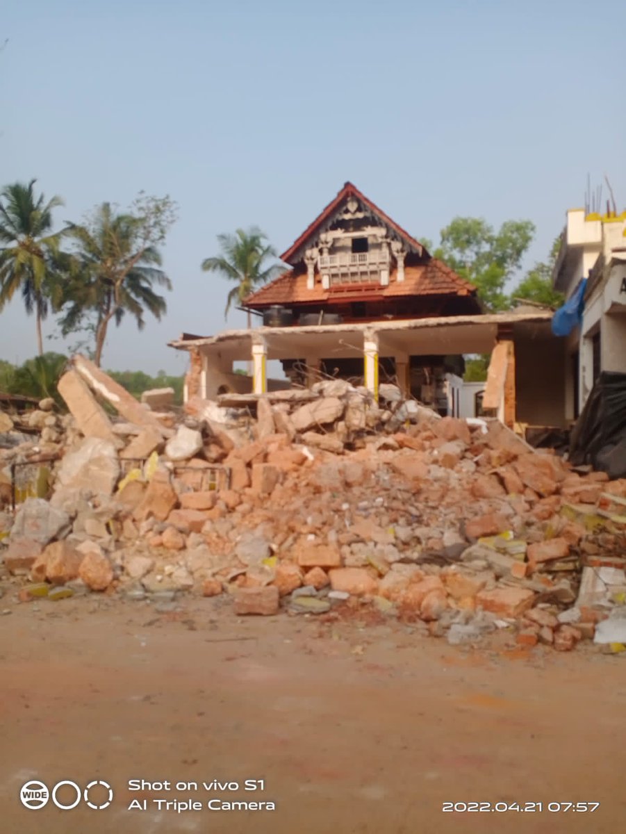 Shaad_Bajpe's tweet photo. A women allegedly entered the premises and shared the photos of the remaining part of masjid on social media to which the Sanghparivar started building narration that it was some Hindu mandir and this need to be checked.
2/n https://t.co/zcfcrRG6Xt