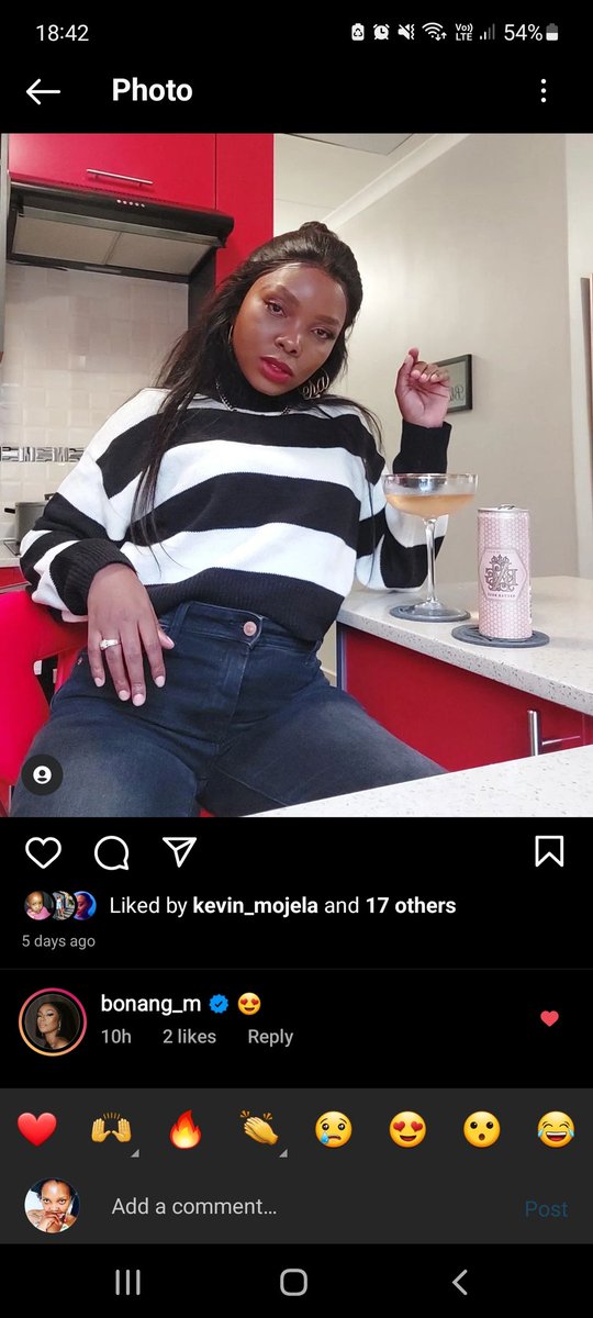 mojelamphoza's tweet photo. Guys @Bonang commented on my picture 😭😭😭😭😍 #bonangmatheba  #houseofbng  @houseofbng https://t.co/LrIaAYZp54