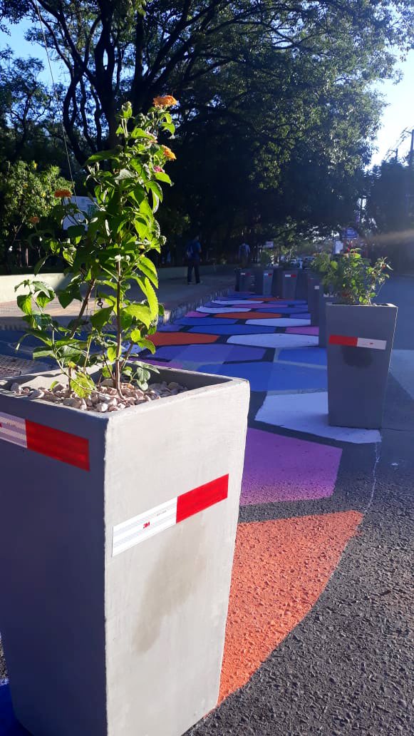 muvhpy's tweet photo. 🚸Conocé las intervenciones de urbanismo táctico ganadoras del concurso Calle.Idea🚥
📍¿Reconocés esta plaza de Asunción? El equipo de alumnos del Prof. Alban Martínez usó macetas con plantas nativas y mucho arte para crear dársenas y mejorar la seguridad en los cruces peatonales https://t.co/1jkcGSN1gi