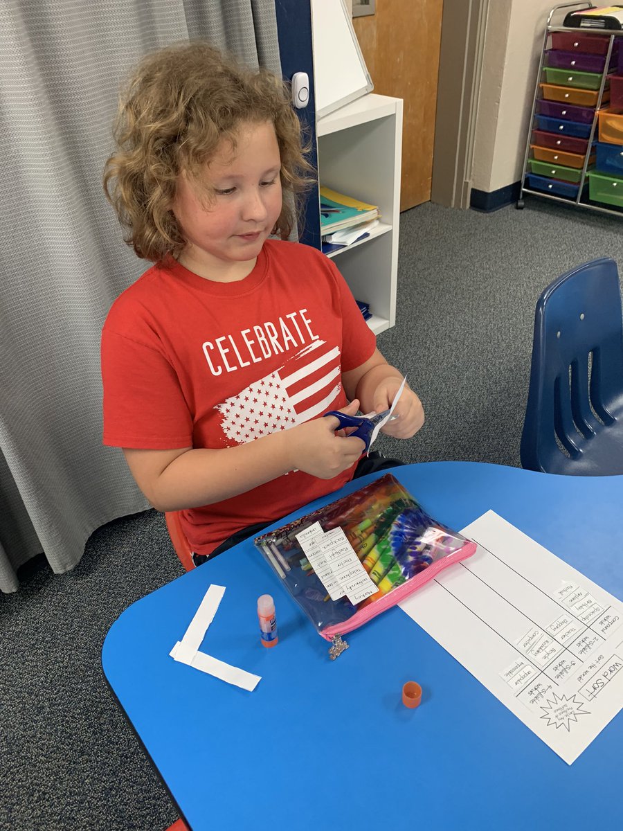 mskmayo's tweet photo. Multi-syllable word work practice @USD360_Caldwell https://t.co/WOUqYPsRuP
