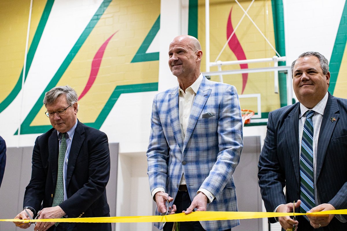 Wednesday was a historic day for the UAB men's and women's basketball programs. The new shared facility is just the beginning in the rise of Blazer Basketball.

📰: bit.ly/UABOpensBBFaci…

#WinAsOne