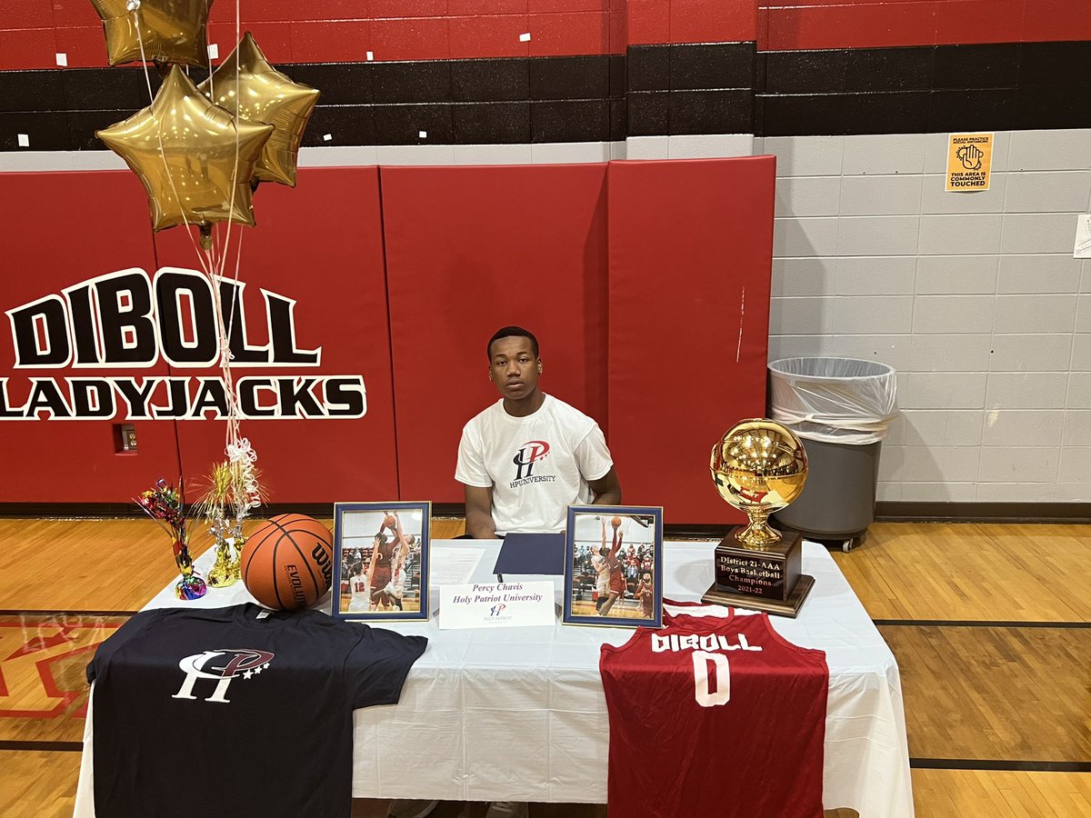 ChavisPercy's tweet photo. Congratulations son on ur signing to HPU @HP_University @coachyates22 @liChavis1 @RcsSports @MikeNic84929189 @TxTakeover_Ned @CalebKTRE @Lequita23644000 @1CoachJDavis @HPUmenBB https://t.co/WwtBuROR0t