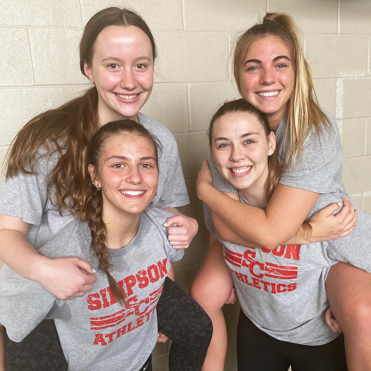 scstorm_vb's tweet photo. Special S/O to @marissasalber, @bkoster24, @o_brien8, and @reynolds_kenz! Blayne and Marissa were named Upper/Underclassman Weightlifters of The Year. Kenzie and Josie were named Upper/Underclassman Most Improved! Congrats ladies 💪
#RollStorm https://t.co/Kw8UEQIekk