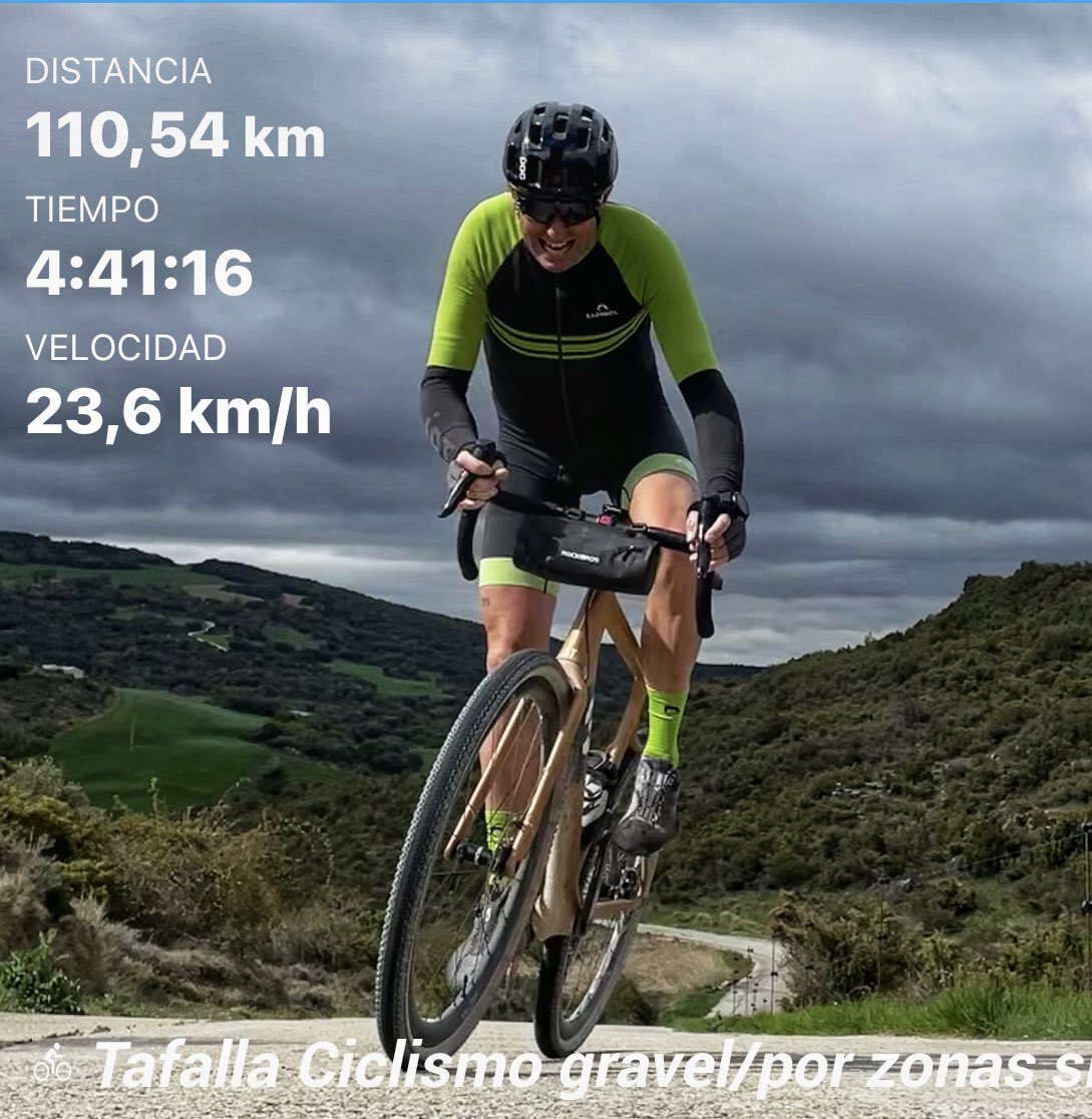 RikiAbad's tweet photo. Sacando cinco horas de gravel por las cuestas de la Valdorba a una desapacible mañanita.
Nos habíamos calentando el morro con el buen tiempo de Semana Santa y de nuevo a llegado el invierno 😞
#gravel #valdorba #frio #3texploro #lurbel 
@lurbel_pg https://t.co/GE1Qd0wm6c