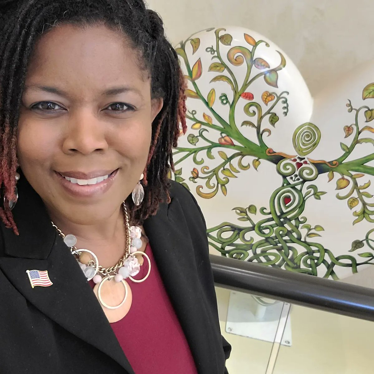 A crew has just finished installing this beautiful heart at the stair's landing in City Hall! Hats off to the artist, Kimberlee Powell and thank you to the Grand Foundation for donating this piece to our City! #tracyca #supportthearts #grandfoundation #treeoflife