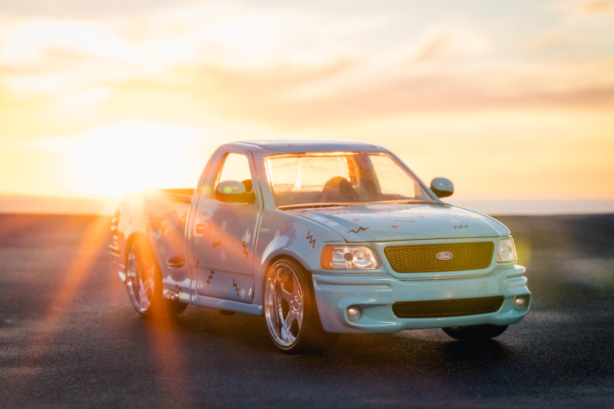 JadaClub's tweet photo. Back to the golden age of trucks! This 1999 Ford F-150 is so fly, with a lightning blue deco ready to keep you cool all summer long.

https://t.co/RRVNOw1nHf

#Jadatoys #jadanextlevel #ilovethe90s #1990s #f150 #classiccars #fordpickup https://t.co/TiTEyIGO88