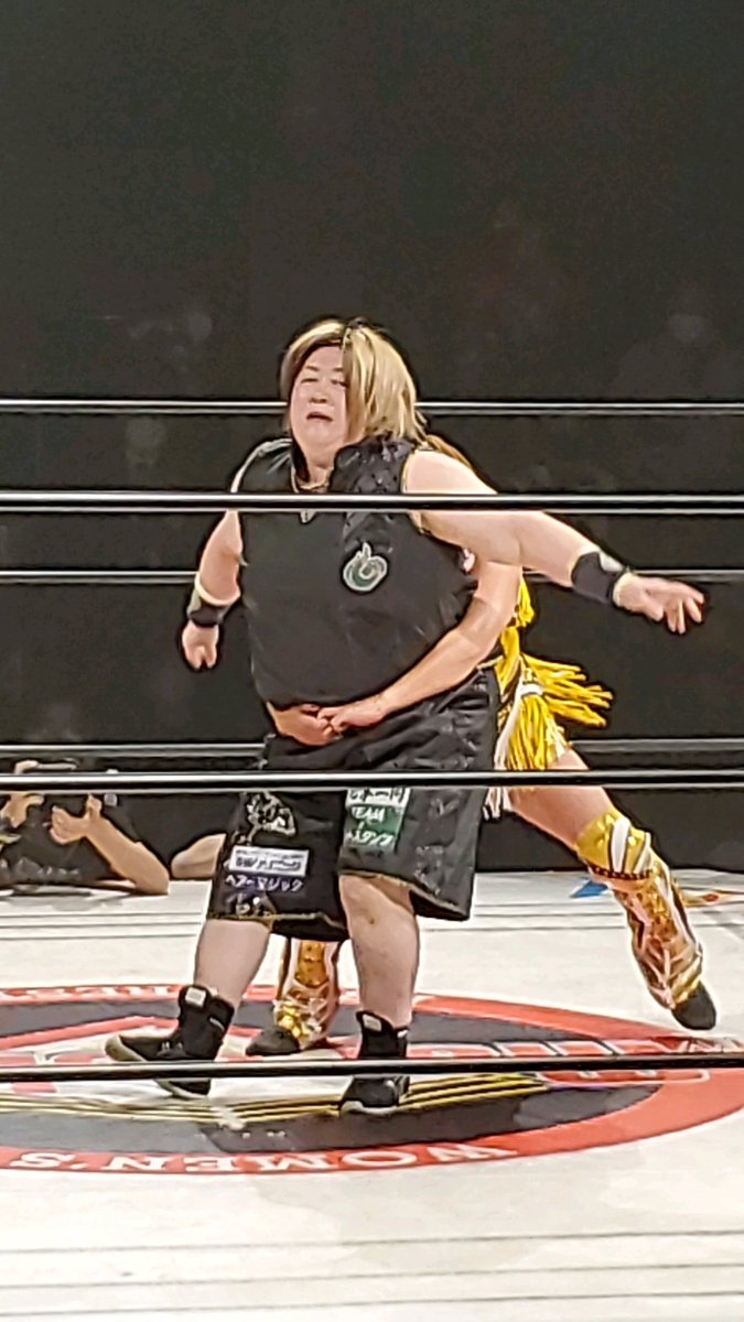 yellowwave0124's tweet photo. Apr.20,2022 #Marvelouspro
新木場1stRing
［#Yellowbee］
#永島千佳世 &amp; #杏ちゃむ        
                 vs
［黒鳳蝶］
#渡辺智子 &amp; #伊藤薫 
大きな選手と闘う‥模範を見せながらの試合でした🔥
まだまだ観たい🐝🐝 https://t.co/n9ICE4ggZm