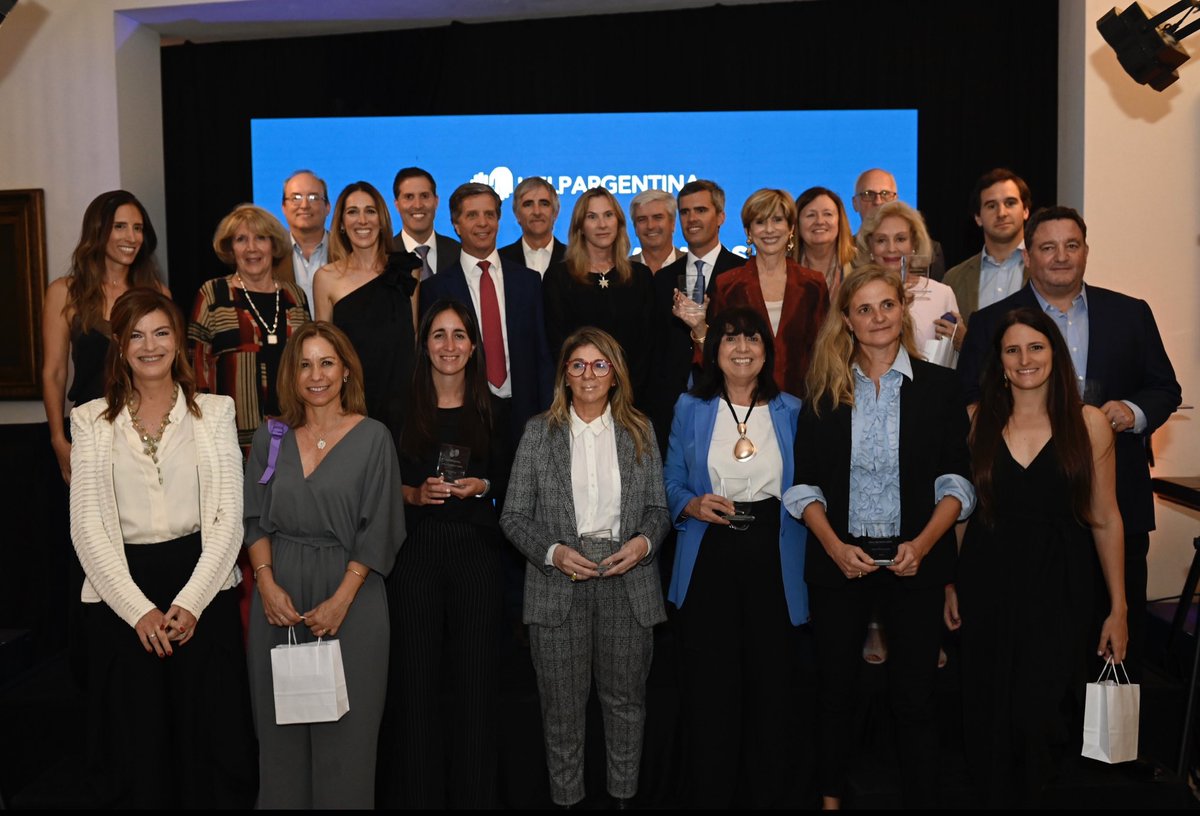 SOCIAL LEADERSHIP AWARDS 2022 | En el marco de la celebración por sus 20 años, <a href="/HelpArgentina/">HelpArgentina</a> ha decidido instituir los Social Leadership Awards premiando líderes sociales que junto a la organización han colaborado en promover la inversión social y fortalecer el tercer sector.