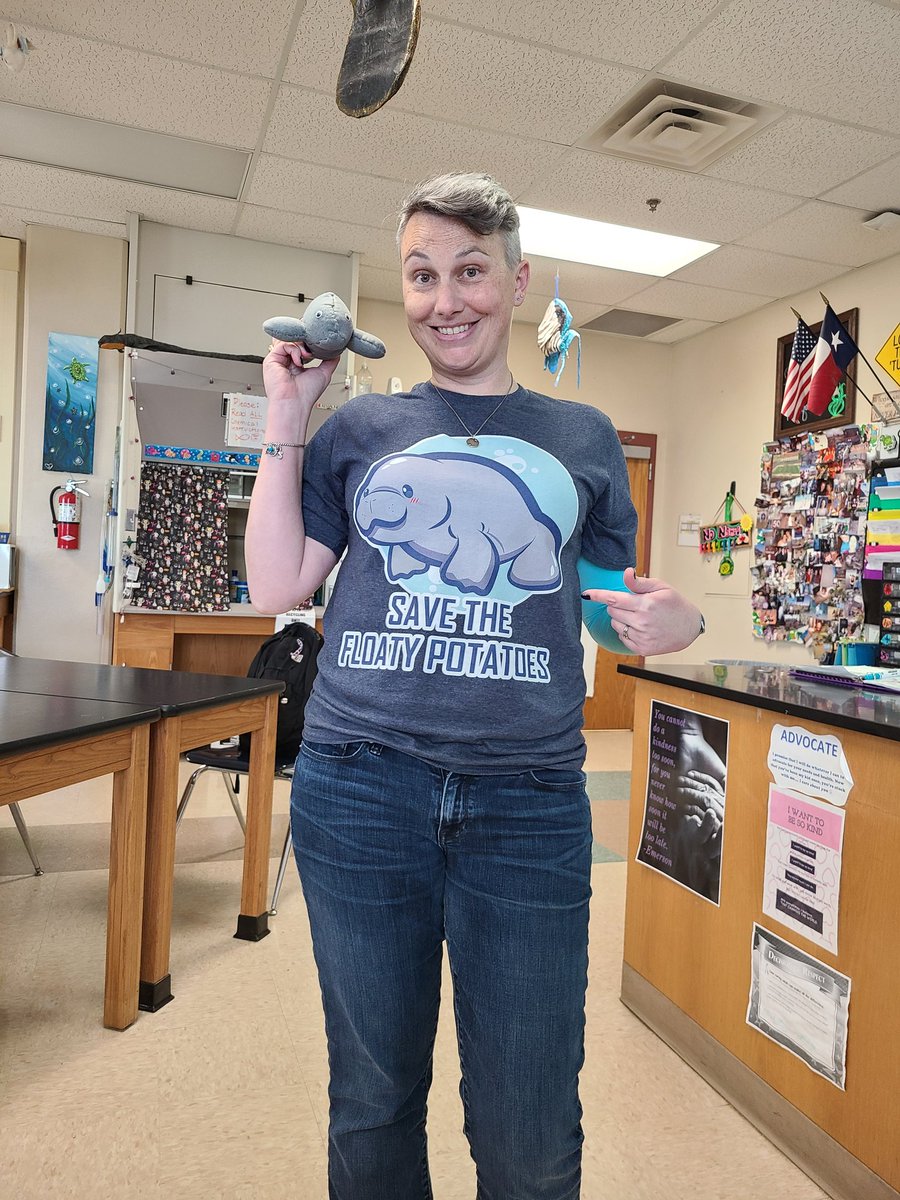 Scisthomp05's tweet photo. When it's manatee notes day 😍 https://t.co/IKKAd9NIn5