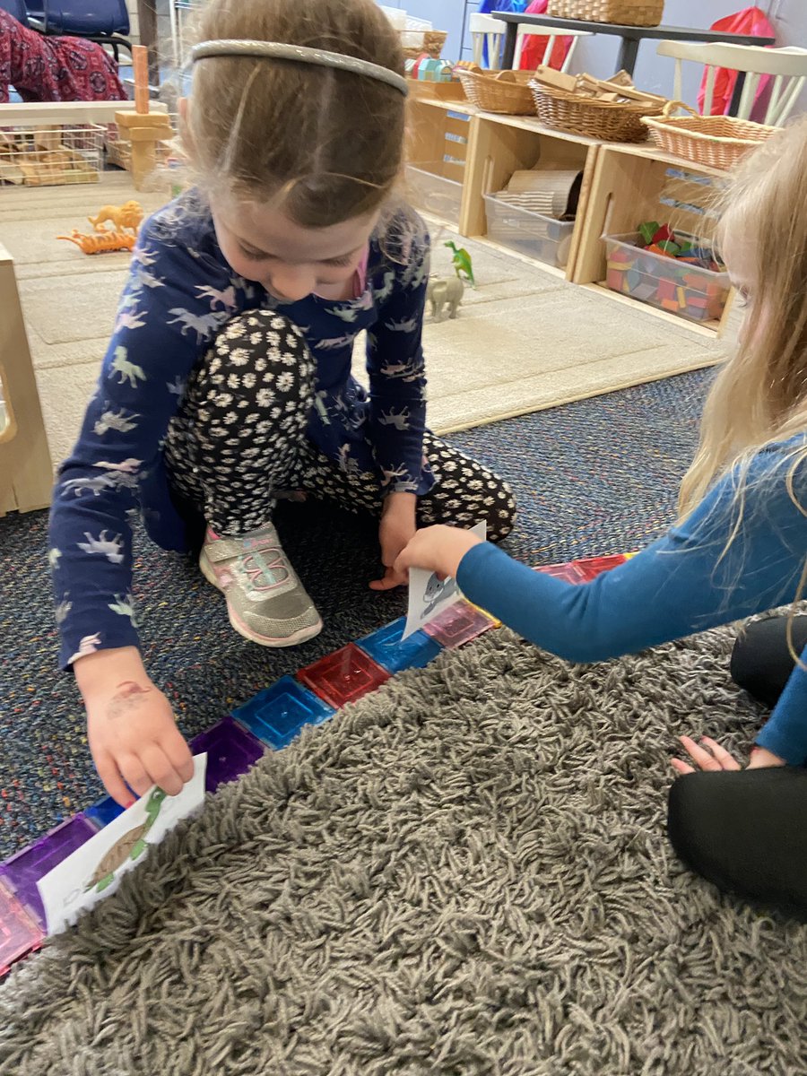 IHPSSpanish's tweet photo. Learners got creative with their paths during the retell of La tortuga 🐢 y la liebre 🐇. Loved hearing so many great Spanish words and phrases. #langchat #earlylang #EpicIHPS https://t.co/6OI3jzaRDa