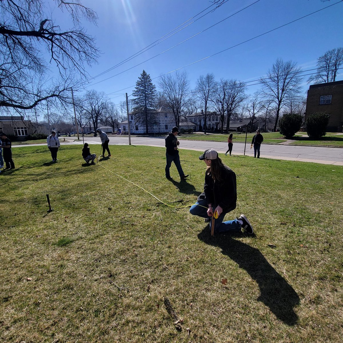 BooneAgSci's tweet photo. Students in the Intro to AFNR class @BooneToreadors learned about how GPS finds your location #precisionag #AgSci Finally a nice day outside for learning! https://t.co/q2Vqh98lAQ