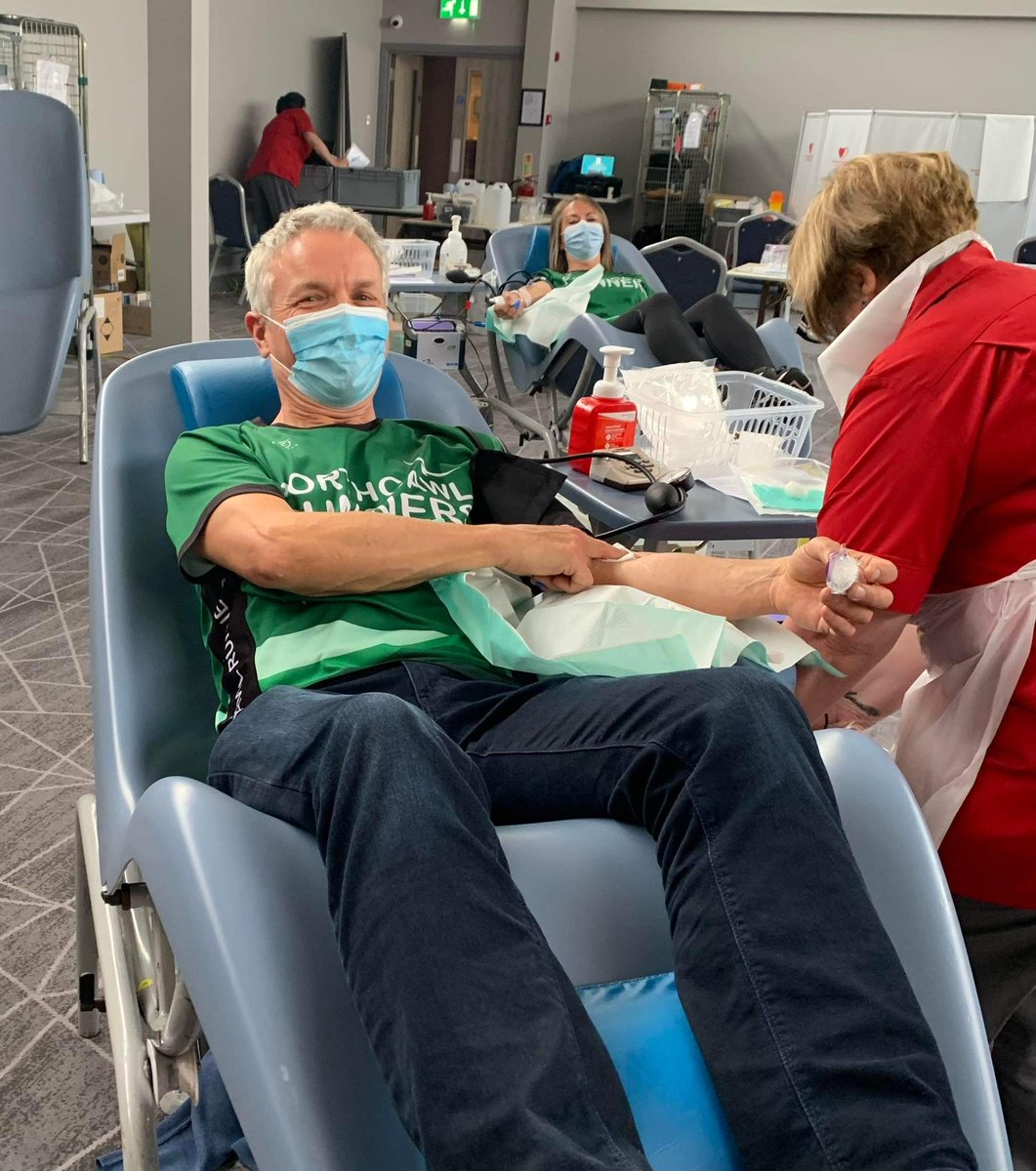 Some of our fabulous coaches proudly donating blood this afternoon- and making it look so good! Book your slot here- wbs.wales/PorthcawlRunne…. @WelshBlood #GivingRunsInYourBlood