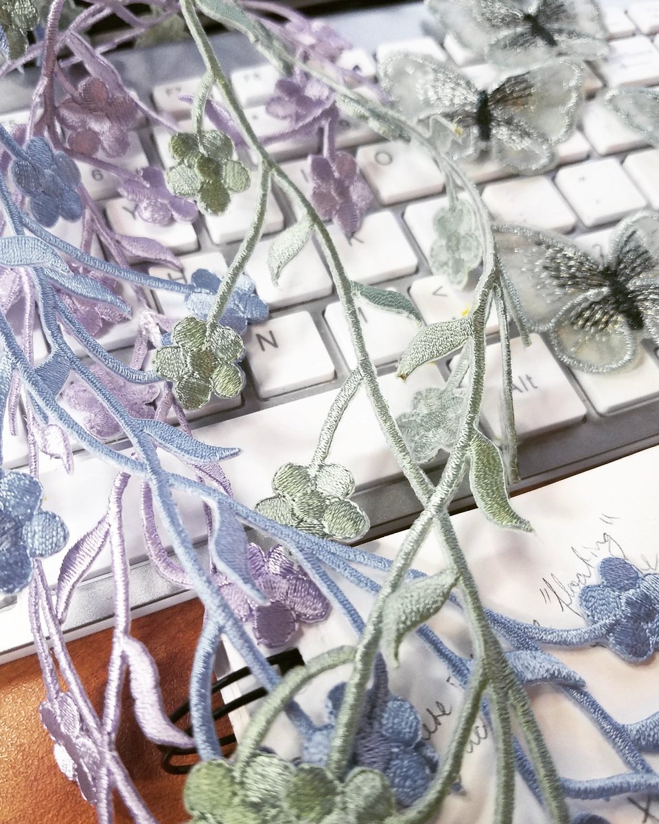 LuckyAmiers's tweet photo. I will always be the artist the puts flowers on everything! 💜
I blame secret garden for that influence 🌼
.
 #fabricart #secretgarden https://t.co/R7rHD9Uge9