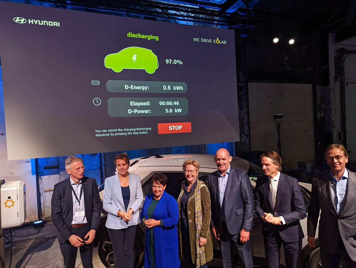 franknienhaus's tweet photo. Start v2g in Utrecht met #Hyundai #wedrivesolar. Binnenkort gaan alle lampjes in Utrecht branden op de accu van de ioniq 5. Het #GoodMoovs platform maakt t mogelijk. https://t.co/LZqfT2yJMj